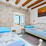 Apartment Stone House Biskup