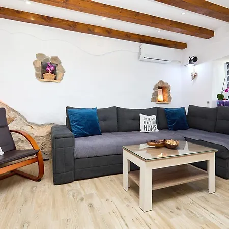 Stone House Biskup Apartman *