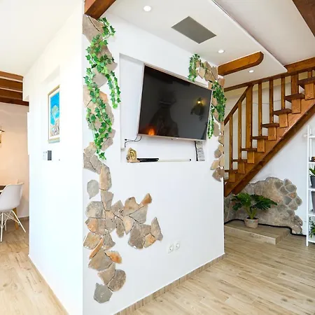 Stone House Biskup Apartman *