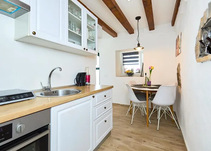 Stone House Biskup Apartamento *